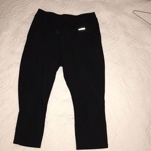 Athletic cropped leggings
